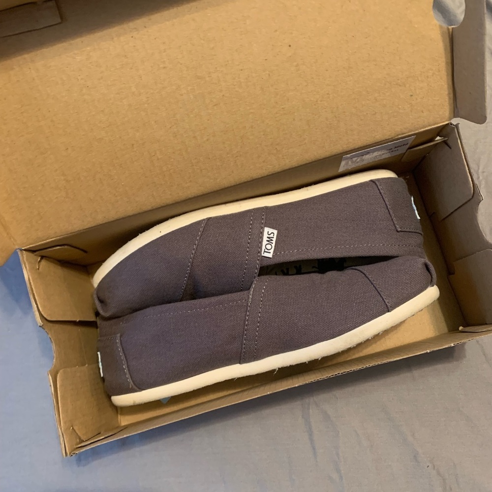 Tom’s classic canvas slides